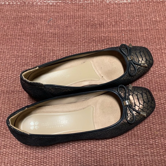 Ballet flats with slight wedge by Naturlizer - Picture 2 of 6